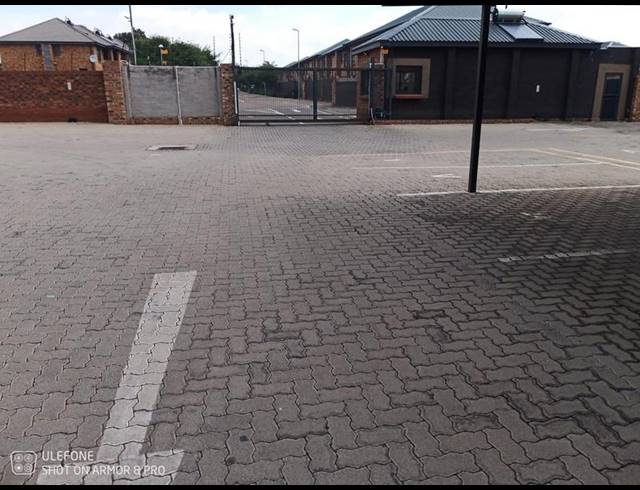 3 BEDROOM TOWNHOUSE FOR SALE IN RAVENSWOOD